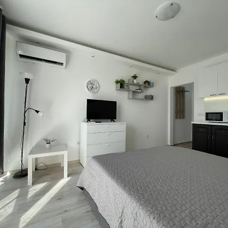 студио симона 4 - първа линия море * Lozenets