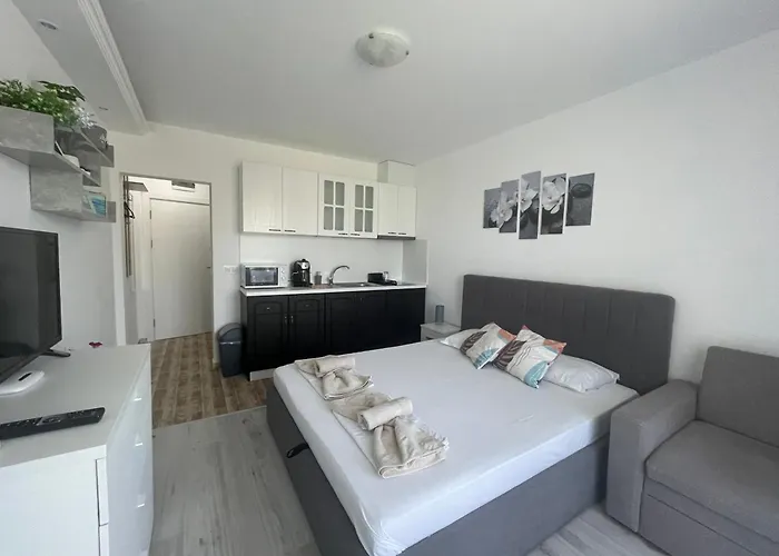 студио симона 4 - първа линия море *