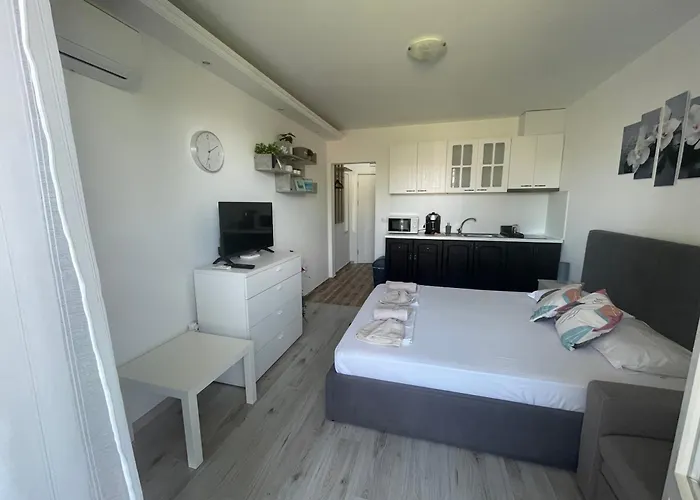 студио симона 4 - първа линия море *